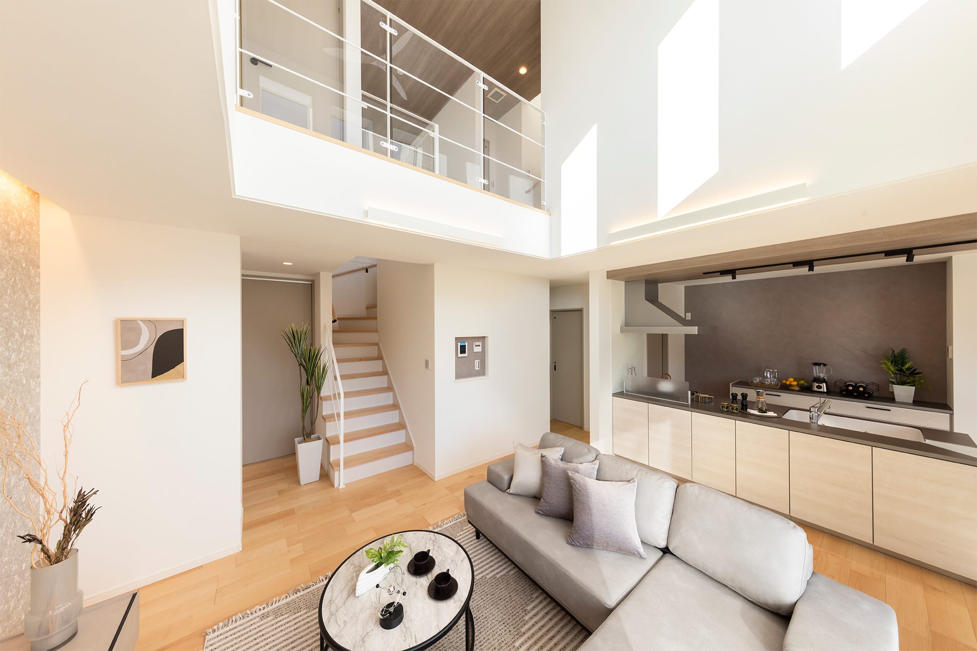 開放的な空間を実現する吹抜。